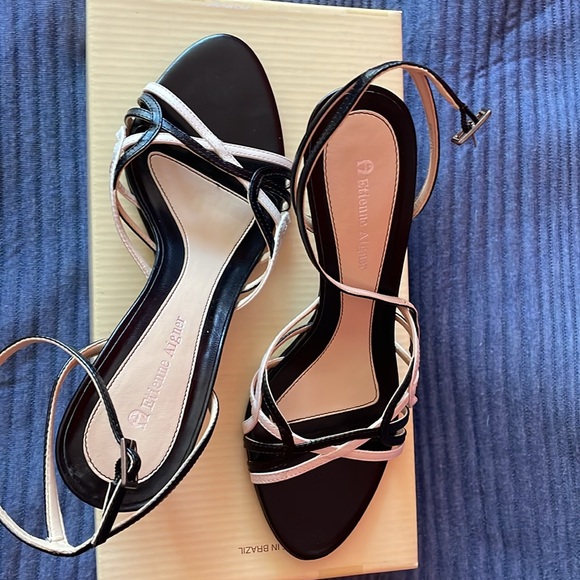 BNWT Black and White Strappy 2” sandal - Picture 2 of 5